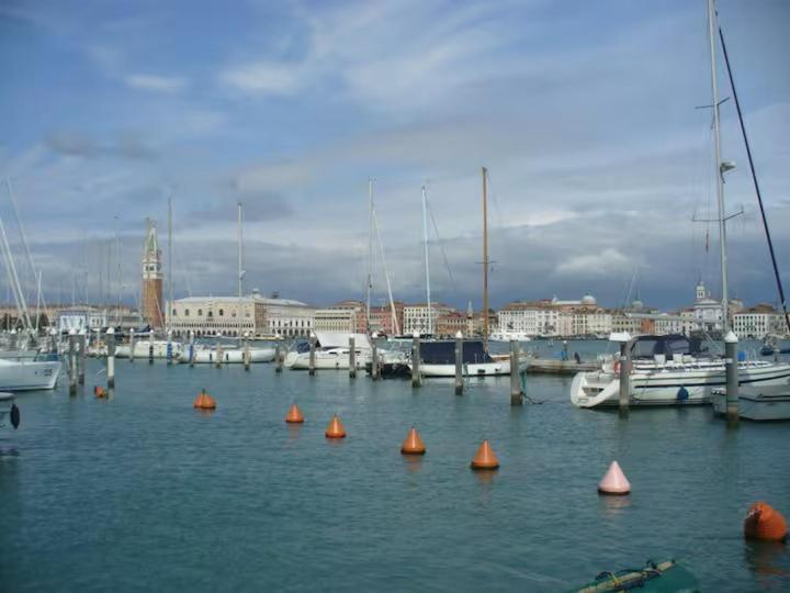 Hébergement de vacances Raggio Di Sole Dietro Piazza San Marco *